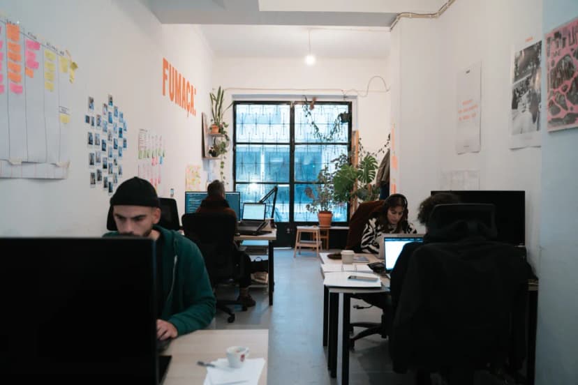 Independent publishers showcasing different business models in Portugal